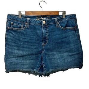 SEVEN7 MEDIUM WASH DISTRESSED DENIM JEAN THE WEEKEND SHORTS WOMEN'S SIZE 16